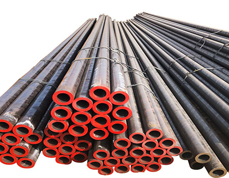 A53 ASTM أنابيب الصلب غير الملحومة المدرفلة على الساخن 12 م 6 م جولة ASTM106 89 مم