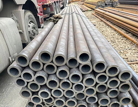 أنابيب الصلب غير الملحومة المدرفلة على الساخن T91 P91 ASTM A283 P22 A355 P9 P11 4130 42CrMo 15CrMo ST37 C45 SCH40 A106 Gr.B A53